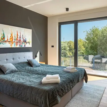 Modern Cormoran With Pool In 빌라