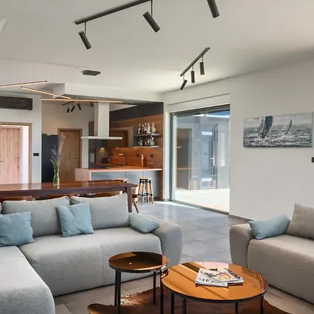 Villa Modern Cormoran With Pool In