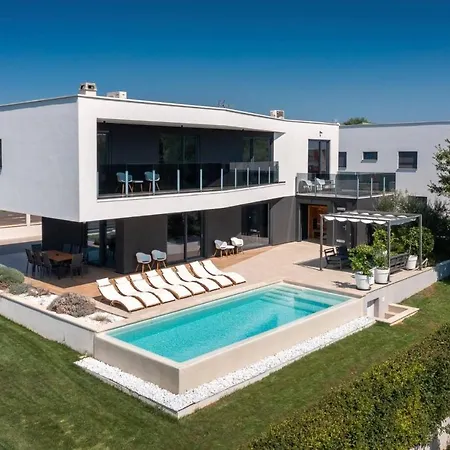 Modern Cormoran With Pool In Vila