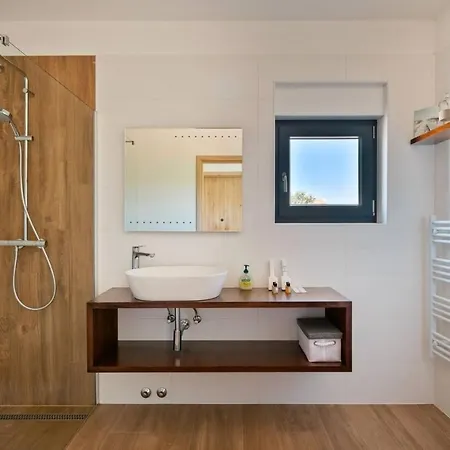 Willa Modern Cormoran With Pool In