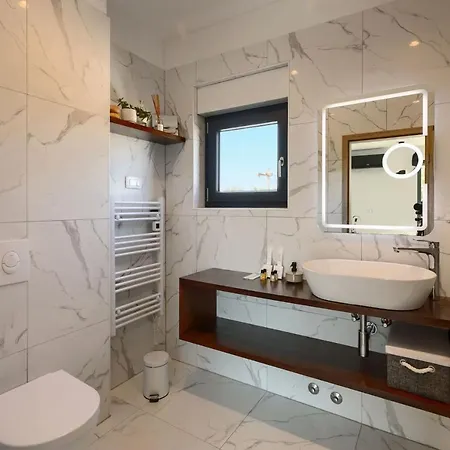 Vila Modern Cormoran With Pool In *