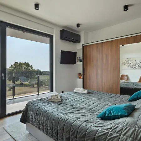 Modern Cormoran With Pool In Villa