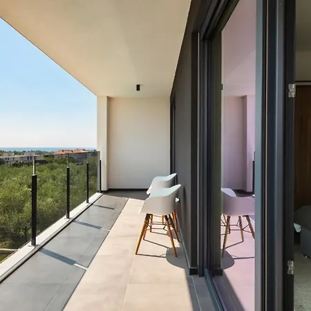 Вилла Modern Cormoran With Pool In Пореч