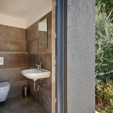 Villa Modern Cormoran With Pool In Poreč