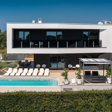 Modern Cormoran With Pool In Villa Poreč